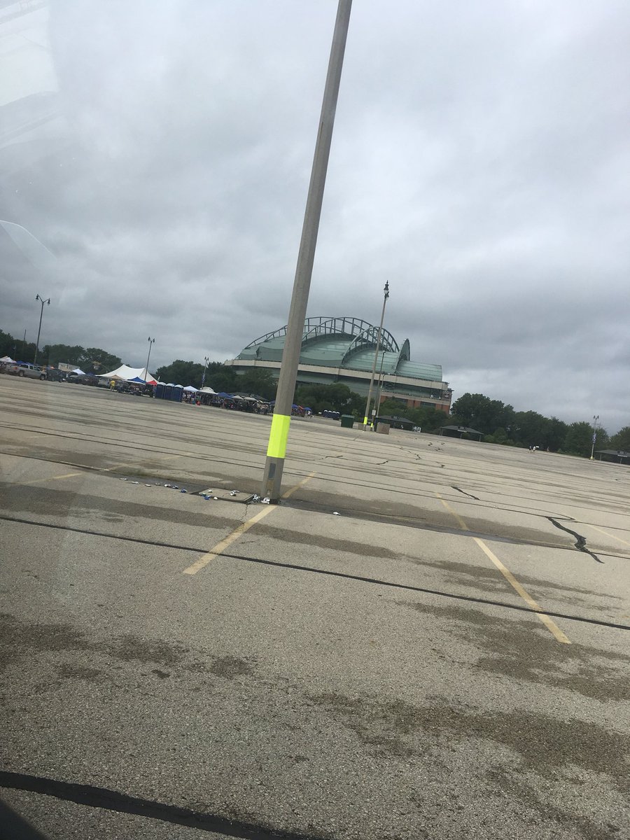 BradyMonahan's tweet photo. Wrigley North is about to be pumped full of morale @DOM_Frederic https://t.co/aLOdXl3POY
