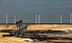 AssaadRazzouk's tweet image. Today shareholders vote on the construction of Ostrołęka C, a 1GW Polish coal-fired power plant in the heart of Europe

The plant, permanently unprofitable, is a certain #strandedasset

Yet many investors including @AvivaUK still back it. Why?

buff.ly/2ww0MLx #climate