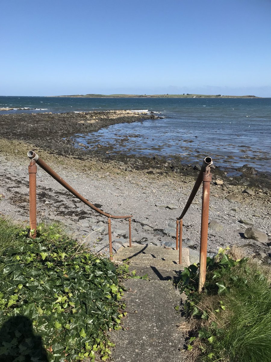 Charbas10's tweet photo. Different set of steps today but along the same coastline... sunny but breezy... the type of breeze that hurt your ears #thinkingsteps https://t.co/6PTVUnLDSG