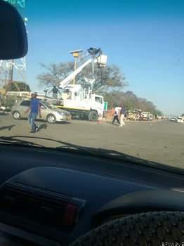 uQwa's tweet photo. Chitungwiza Town Gets First🤖 “Robot" (Traffic Light/Signal)
https://t.co/ujrHpgsVPi https://t.co/ZiIUfps5jj