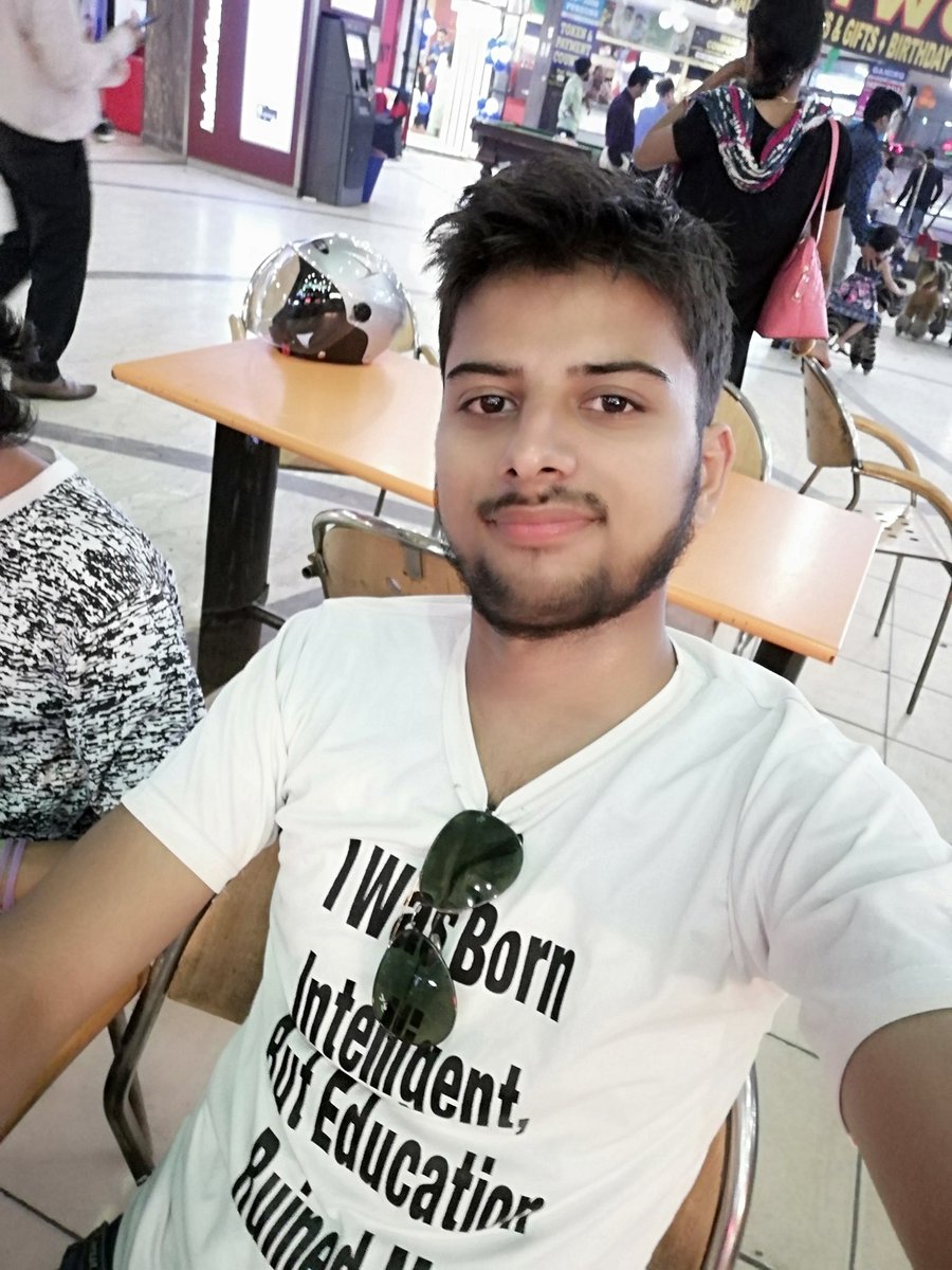 imvikaskohli's tweet photo. Enjoying #SaturdayNight ๐ in #Shopprix #Mall with #Friends ๐
#Saturday #Food #pizza ๐
#mcflurry ๐ง๐ฆ๐จ #yummy #loved it ๐
#Dominos #McDonalds #Noida #Love #Noidadiaries #India ๐ฎ๐ณ https://t.co/dvzYvBUH9C