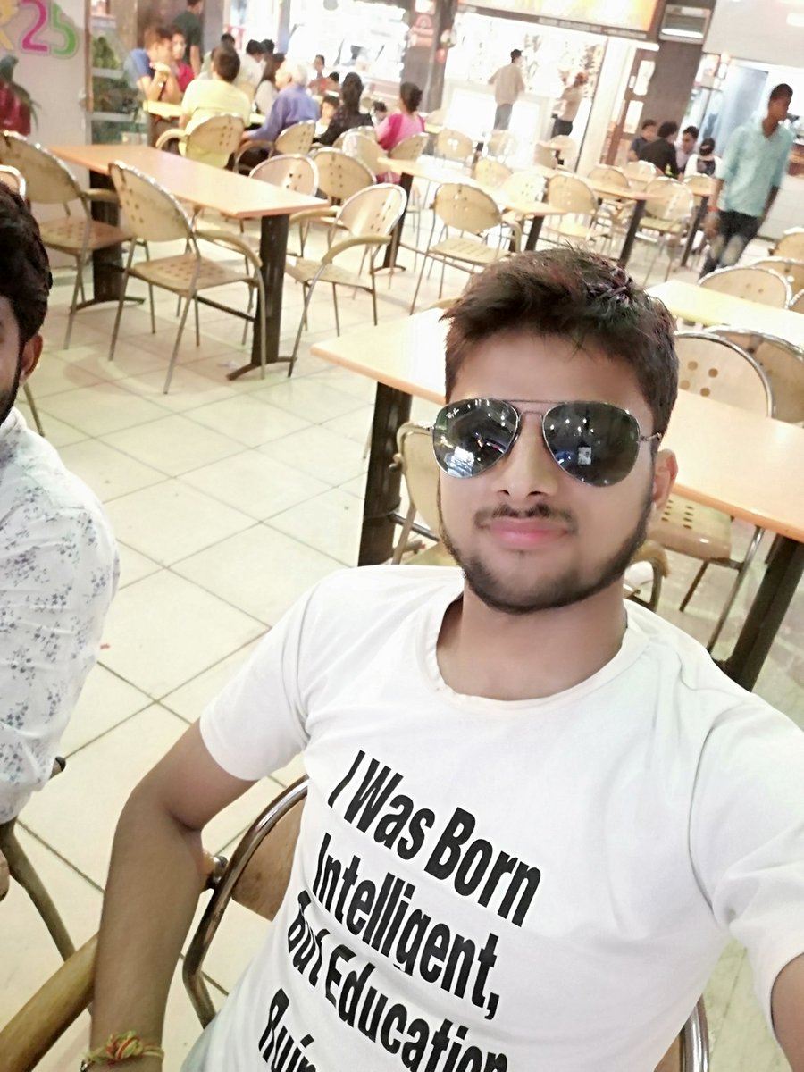 imvikaskohli's tweet photo. Enjoying #SaturdayNight ๐ in #Shopprix #Mall with #Friends ๐
#Saturday #Food #pizza ๐
#mcflurry ๐ง๐ฆ๐จ #yummy #loved it ๐
#Dominos #McDonalds #Noida #Love #Noidadiaries #India ๐ฎ๐ณ https://t.co/dvzYvBUH9C