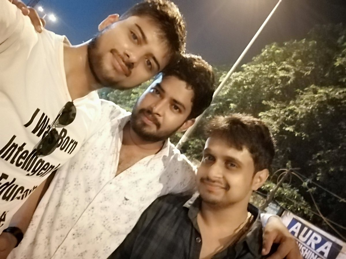 imvikaskohli's tweet photo. Enjoying #SaturdayNight ๐ in #Shopprix #Mall with #Friends ๐
#Saturday #Food #pizza ๐
#mcflurry ๐ง๐ฆ๐จ #yummy #loved it ๐
#Dominos #McDonalds #Noida #Love #Noidadiaries #India ๐ฎ๐ณ https://t.co/dvzYvBUH9C