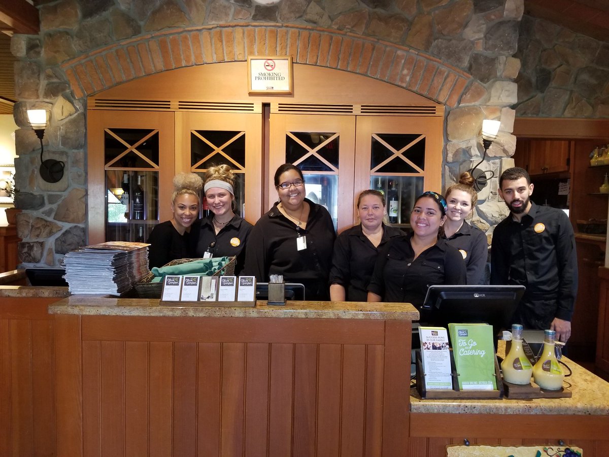 VargasMarika's tweet photo. And I'm headed to the Lancaster city police department with their lunch as a thank you for all that they do!!! Olive garden 1742 thanks you #OGLaborDay #MyOliveGardenFam https://t.co/Kh5zO5f4qK