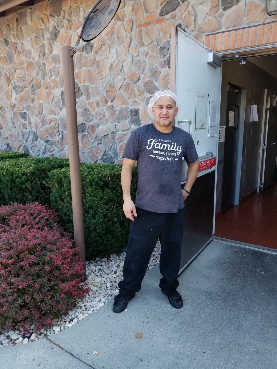 VargasMarika's tweet photo. And I'm headed to the Lancaster city police department with their lunch as a thank you for all that they do!!! Olive garden 1742 thanks you #OGLaborDay #MyOliveGardenFam https://t.co/Kh5zO5f4qK