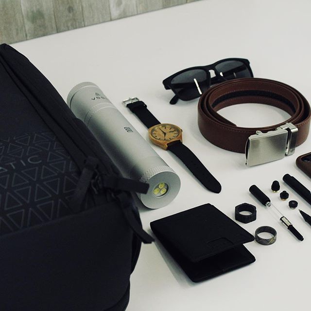 commoncarrys's tweet photo. Giveaway! Over $900 in EDC gear! Don’t miss out, there’s only a few days left. Click the link in the bio and enter to win before it’s to late! https://t.co/RdqzEj1sPc https://t.co/nFIeeb8IBG