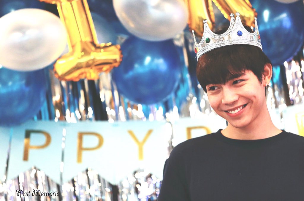 First_Memorie's tweet photo. เจ้าชายของกองทัพ...👑🌟*ตั้งแต่พบกันวันนั้นใจก็รู้ว่าเราจะมีกันวันนี้ เธอเติมเต็มสิ่งดีๆให้ทุกวันที่มีกลายเป็นวันที่มีความหมายไม่ใช่แค่วันพรุ่งนี้แต่จากนี้แม้นานเท่านานสักเพียงไหน จะมีเธอ เธอมีฉันมีกันตลอดไปยิ่งพบเจอยิ่งได้รู้จักยิ่งรักเธอหมดใจ*❤️#20thHBDFIRSTDAY
#1stHBDProject https://t.co/tA6iaK01u2