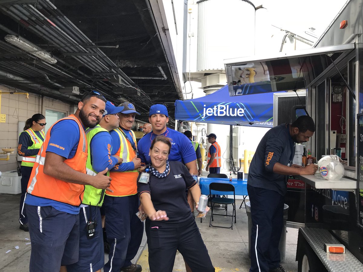 BethsiF's tweet photo. MCO Labor Day Fiesta! #hellojetblue #mco https://t.co/jzDqxR97x3