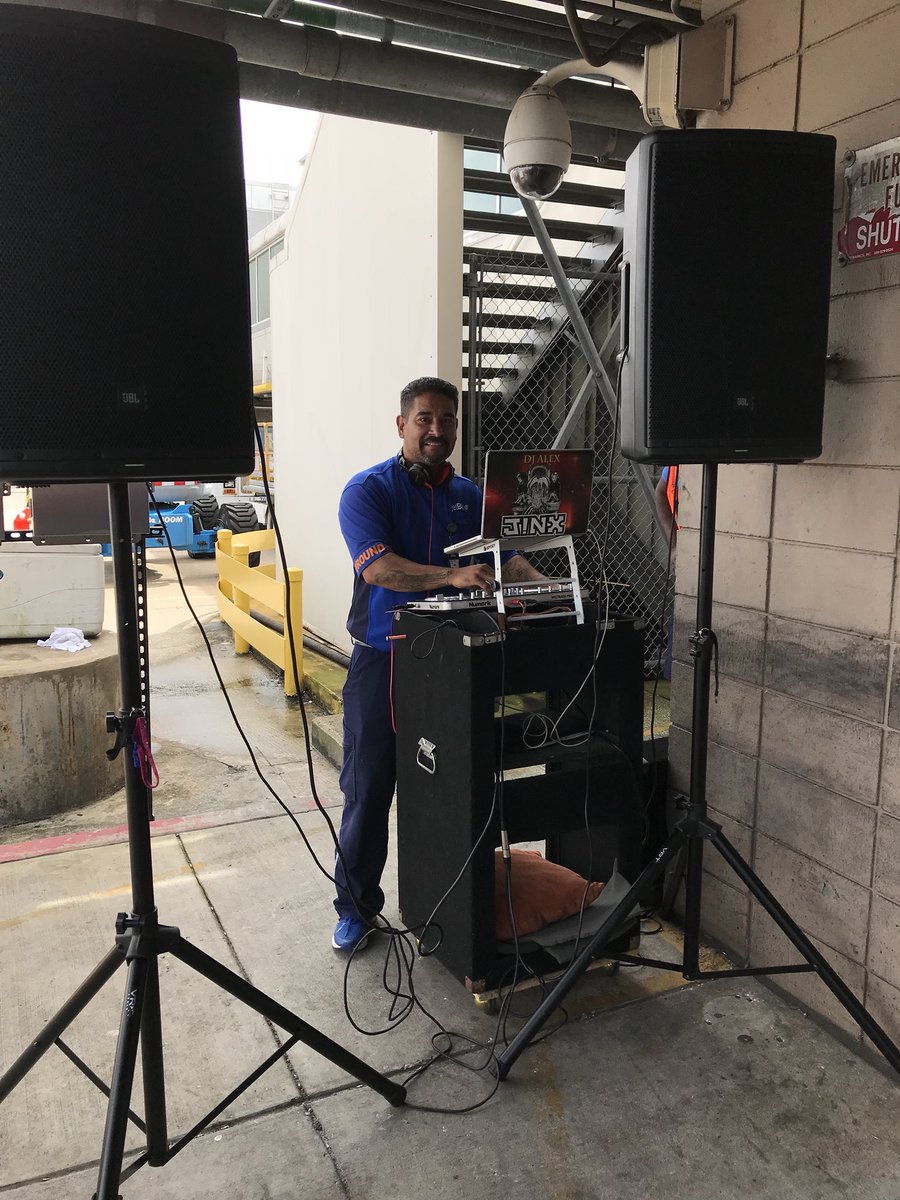 BethsiF's tweet photo. MCO Labor Day Fiesta! #hellojetblue #mco https://t.co/jzDqxR97x3