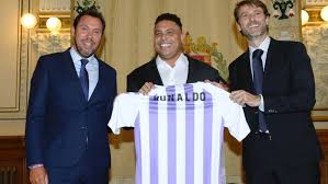 Te lo cruzarás por el Paseo Zorrilla y no sabrás si es Ronaldo Nazario o King África... 
.
.
.
Y lo sabes.