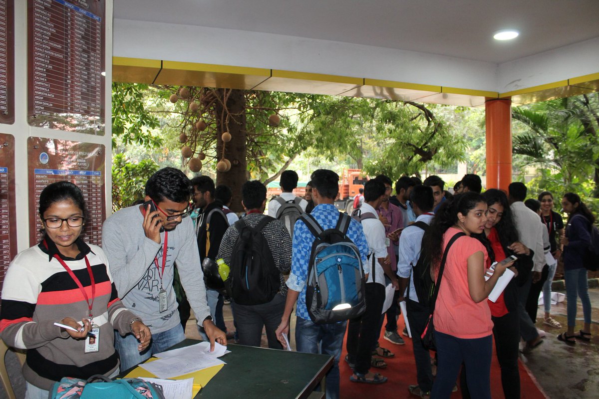 bmscephaseshift's tweet photo. Our energetic bunch of campaigning teams headed to colleges galore all over Bangalore, took the whole hype of #PhaseShift2018 a notch higher!
Kudos to their brilliant effort!
#SpaceSystems #CampaignCrew #Hype https://t.co/nlumxNBMOH