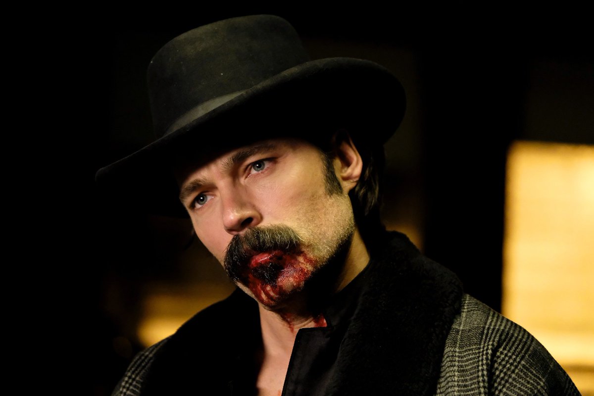 VickyColl27's tweet photo. This is so sexy #WynonnaEarp #Docula #VampTimes #TimRozon https://t.co/K3atJFHXWK
