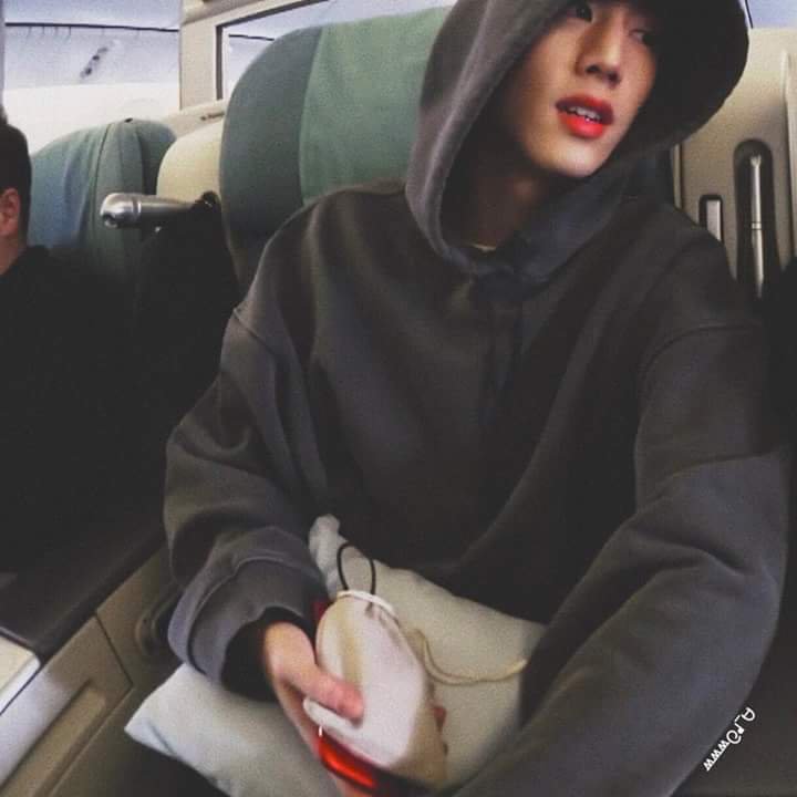 JUNGKOO62821807's tweet photo. แฮปปี้เบิร์ดเดย์ค่าสามีคนที่7ของช้านน❤❤
ขอให้สามีมีสุขภาพที่แข็งแรง อายุยิ่งยืนนาน หล่ออย่างงี้ไปเรื่อยๆนะค่ะหนูจะชิปมาร์คแบมตลอดไปนะค่ะ555
마그사랑헤요❤❤❤
#XCIIIMARKDAY
#Happymarktuanday https://t.co/NSypPnnhoJ