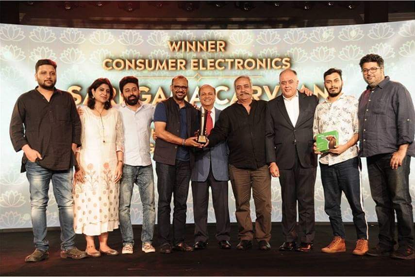 saregamaglobal's tweet photo. Yayyyyy!!! One more addition to our roster of awards! #SaregamaCarvaan wins the @IAA_India award for the best ‘Consumer Electronics’. We thank all our loyal customers for the love and support! 😍
#Carvaan #IAAAwards2018 #IAAAwards #IAAIndiaChapter #ThePerfectGift https://t.co/H89iB7IYyk
