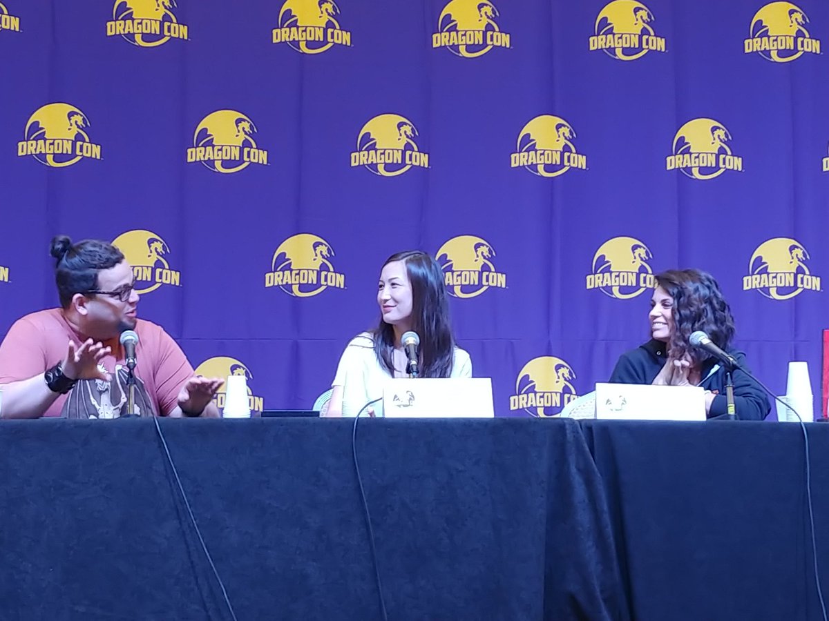 sclly21's tweet photo. @LeahCairns and @SpenceJen at @DragonCon. These @DCon_AltHistory @TRVLRSseries @netflix panels have been great! #dcalthistory #DragonCon2018 #travelers #netflix #Welcometothe21st https://t.co/zCQgKvmaZF