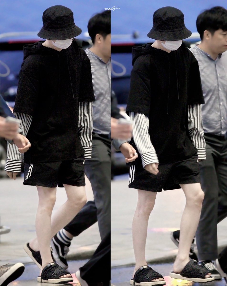 OnelYoon7's tweet photo. 180903 인천출국 
🌙💫✨
#SUGA #민윤기 #슈가 #AgustD #방탄소년단 @BTS_twt https://t.co/ezItkHEpbK