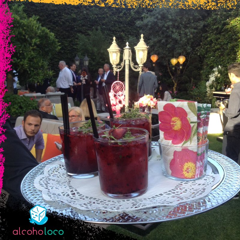 alcoholoco's tweet photo. Eğlenceye tat katar mıydınız? 😉❤️🍹 #alcoholoco #kokteyl #düğün #organizasyon #eğlence #konsept #parti #cocktail #drink #wedding #organization #fun #party #entertainment https://t.co/8Yl4u1yN63