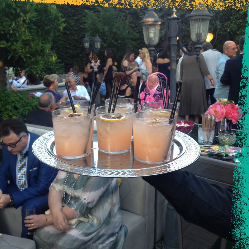 alcoholoco's tweet photo. Eğlenceye tat katar mıydınız? 😉❤️🍹 #alcoholoco #kokteyl #düğün #organizasyon #eğlence #konsept #parti #cocktail #drink #wedding #organization #fun #party #entertainment https://t.co/8Yl4u1yN63