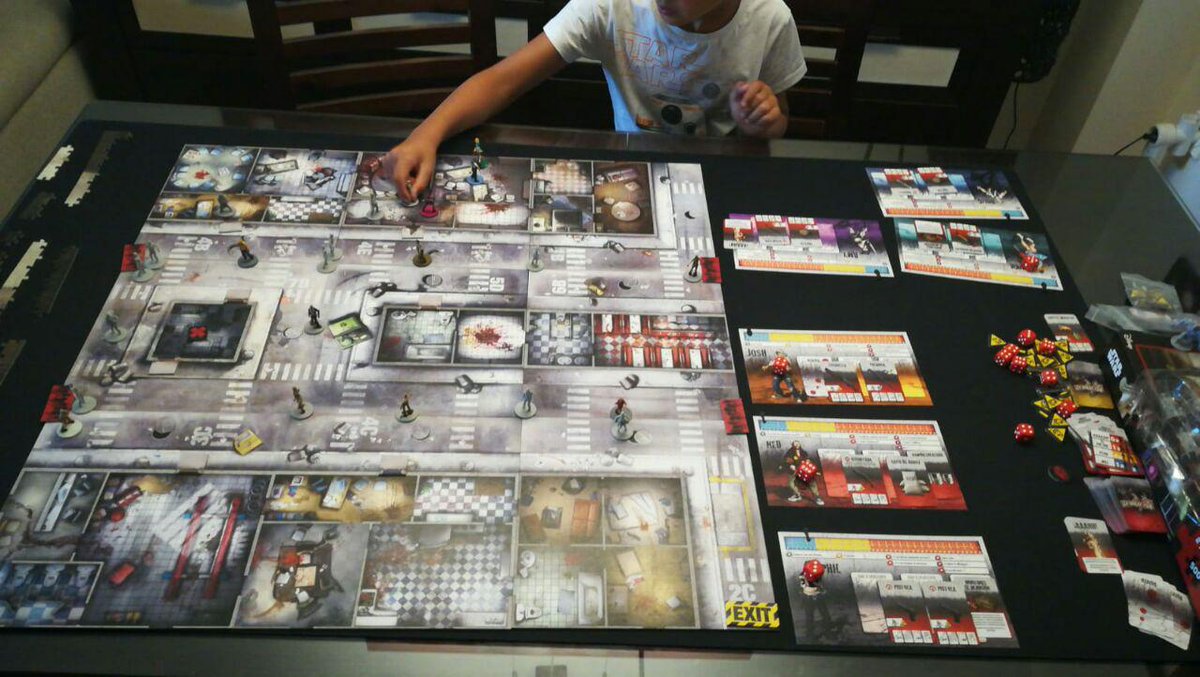Dragon_DeMadera's tweet photo. La familia que mata zombis unida, permanece unida.

#Zombicide #juegosdemesa @CMONGames https://t.co/Xr6ezUHGnP