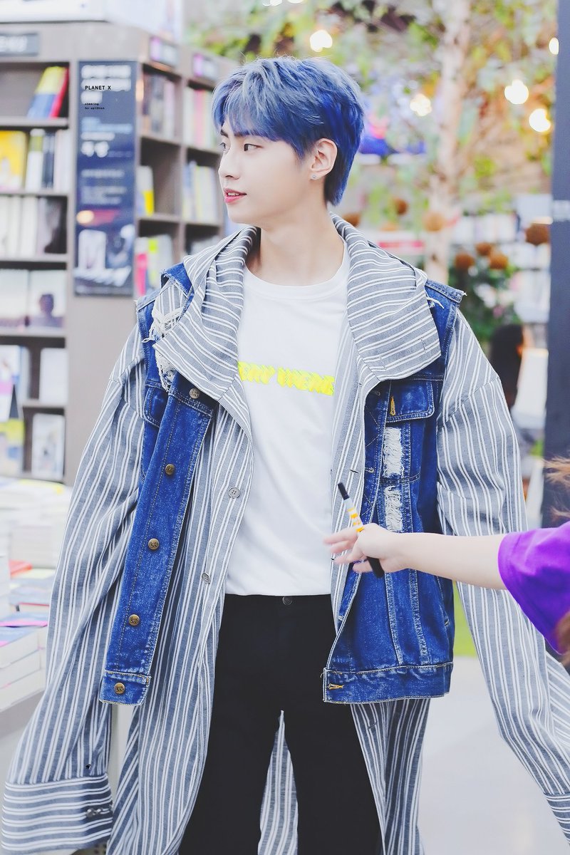u10tpics's tweet photo. 180901 https://t.co/SCde0aQE3s