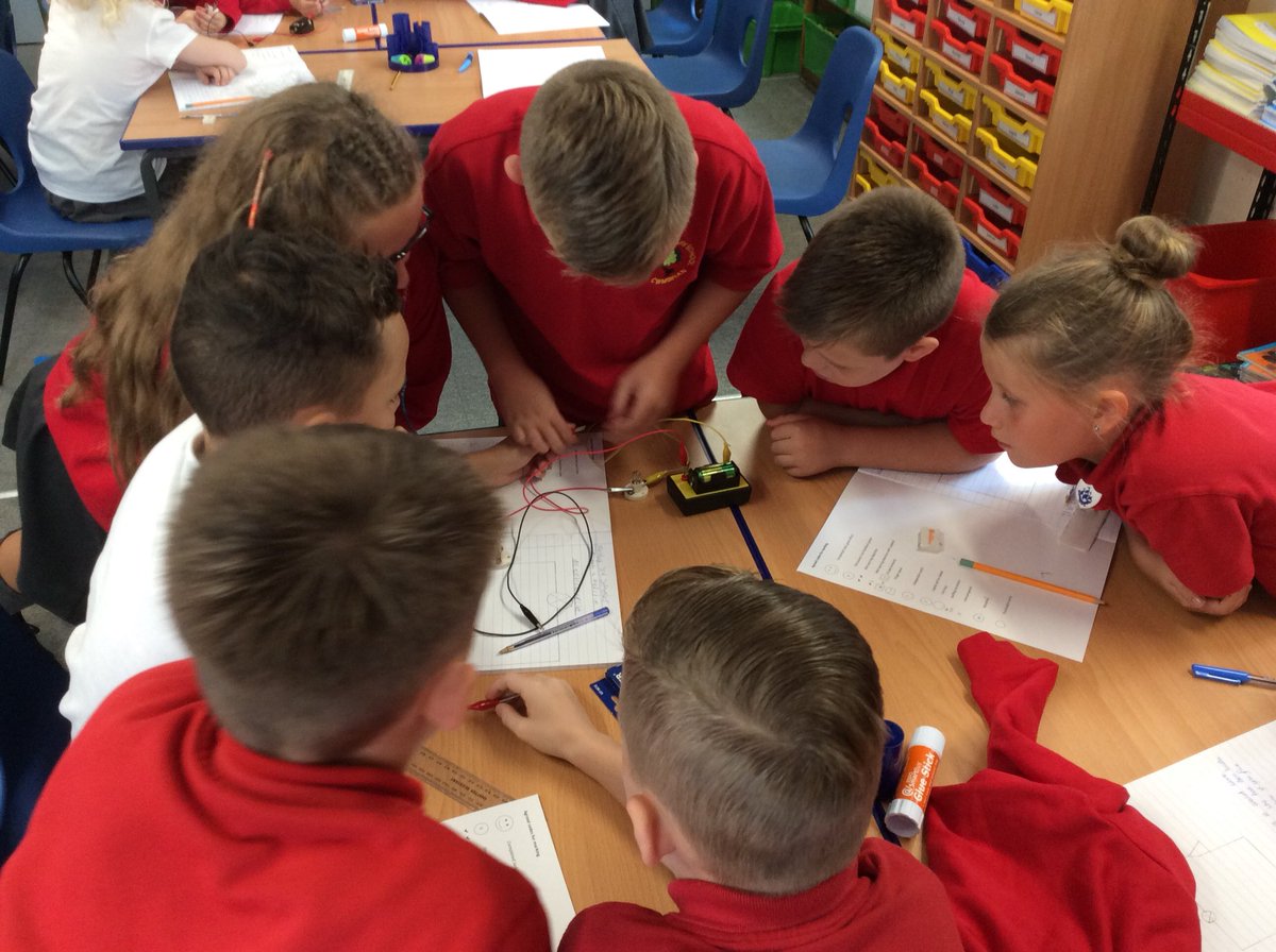 CoedEvaYear5's tweet photo. Year 5 exploring electricity on our first day back! #science #backtoschool #cepy5 https://t.co/wd1G46QGun