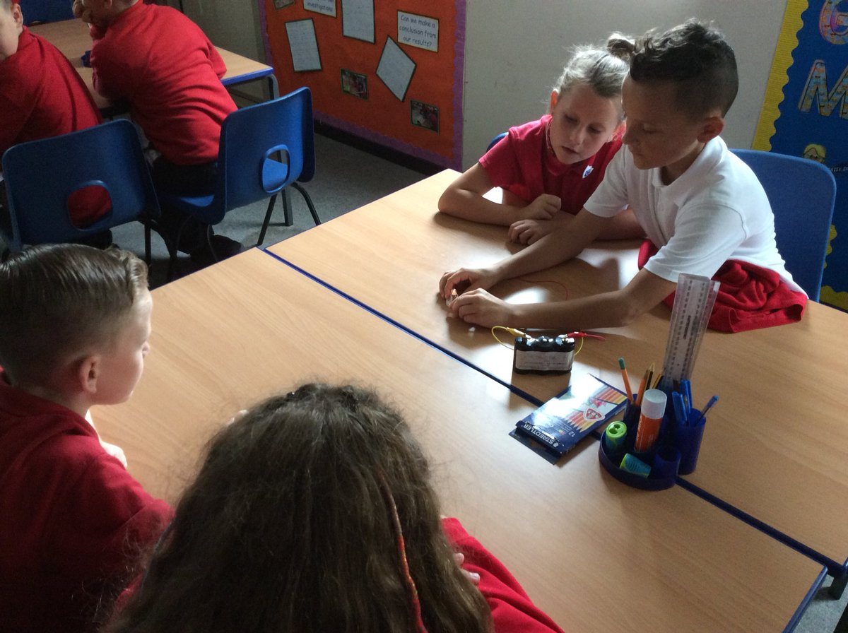 CoedEvaYear5's tweet photo. Year 5 exploring electricity on our first day back! #science #backtoschool #cepy5 https://t.co/wd1G46QGun