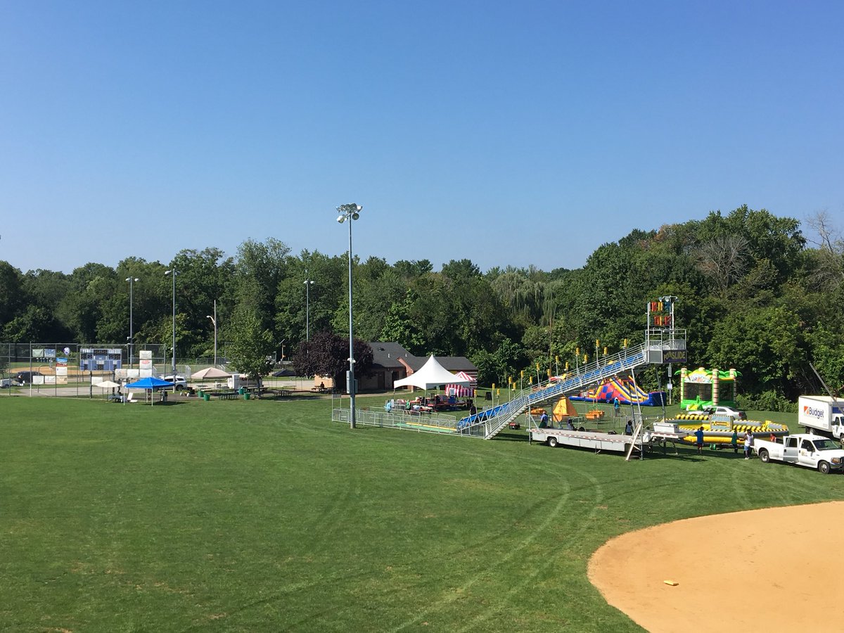 closterboro's tweet photo. Annual Labor Day event about to start. Stop by for some fun, food, and fireworks this evening ! https://t.co/X52l4PXYQ7