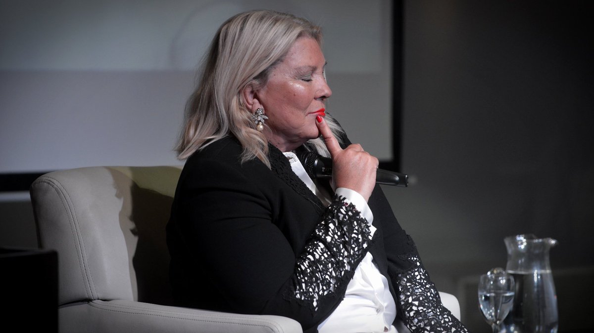 infobae's tweet photo. Elisa Carrió: "No fui a Olivos porque hablan pavadas durante horas y nadie decide nada" https://t.co/PhWYe26p0z https://t.co/SDX2OASqS2