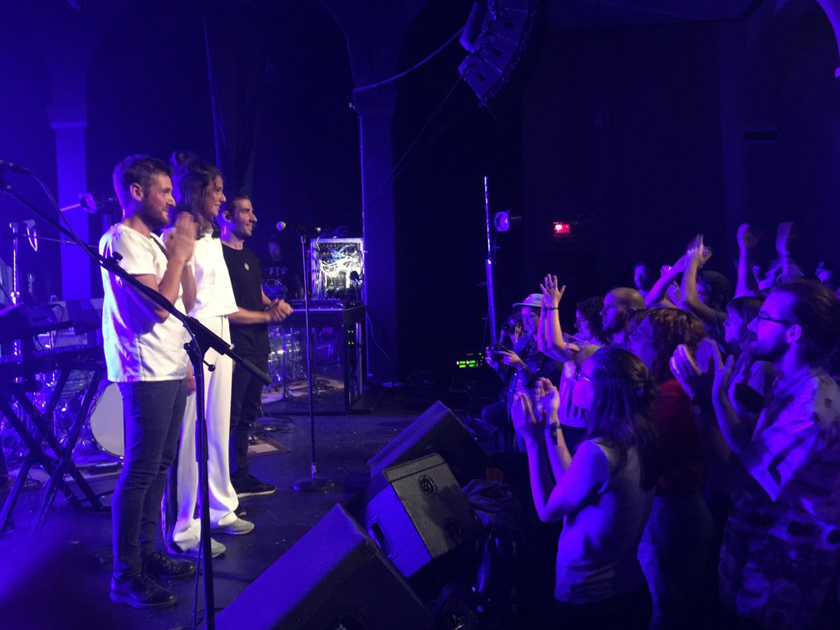 LongueurDondes's tweet photo. Le trio lyonnais @Holy_Two mettent un vraie claque au @fmeat en soirée de clôture avec leur électro-soul-rock d'enfer et leurs jeux de lumière millimétrés. C'est une belle ovation. Méritée ! #festival #quebec #montreal #FME2018 #HolyTwo #longueurdondes https://t.co/JM9d6tXno8
