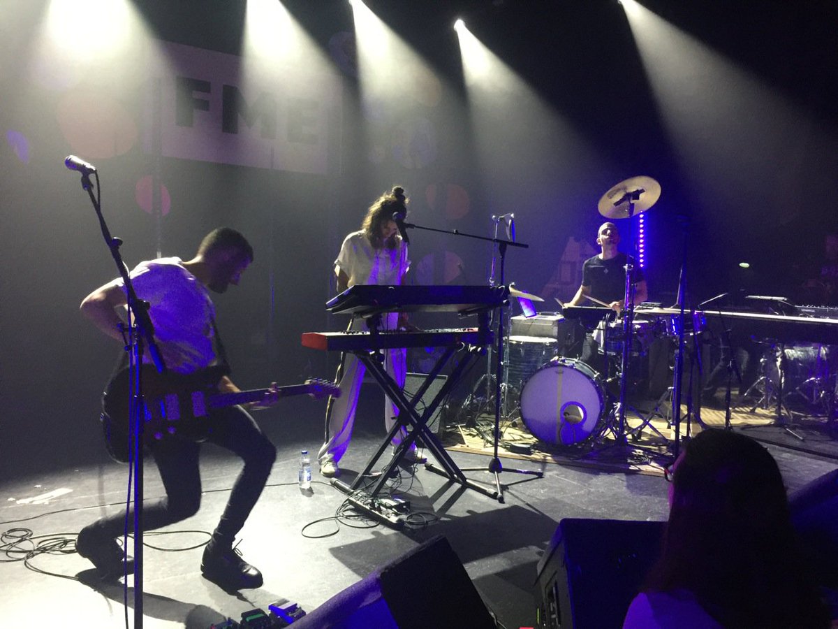 LongueurDondes's tweet photo. Le trio lyonnais @Holy_Two mettent un vraie claque au @fmeat en soirée de clôture avec leur électro-soul-rock d'enfer et leurs jeux de lumière millimétrés. C'est une belle ovation. Méritée ! #festival #quebec #montreal #FME2018 #HolyTwo #longueurdondes https://t.co/JM9d6tXno8