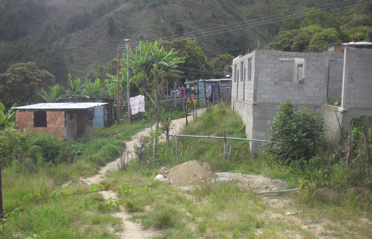 Reservactiva4's tweet photo. #03Sep La Reserva Activa Mérida visitó el barrio La Calera, ubicado en la Pquia. Milla, escuchando las problemáticas de la comunidad, contamos con el apoyo de @MSomosVen @gestionperfecta @NicolasMaduro @DPresidencia #ElAhorroEsOro @Merida_Tricolor @NOTIANDES24 @JEHYSONGUZMAN https://t.co/KFa52EPkXN