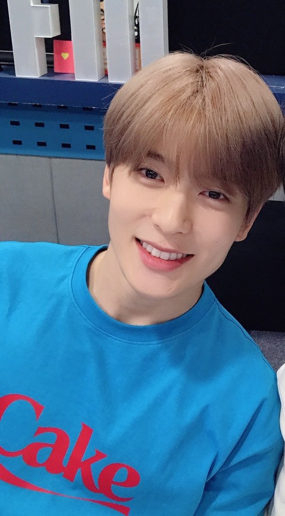banana_fishxx's tweet photo. 모델링같아 현실적이지 않다 정말
복숭인데 파란색이 너무 잘어울리고 
얼굴에 냉과 온이 다있어 신기해 https://t.co/R0HFqHAWu8
