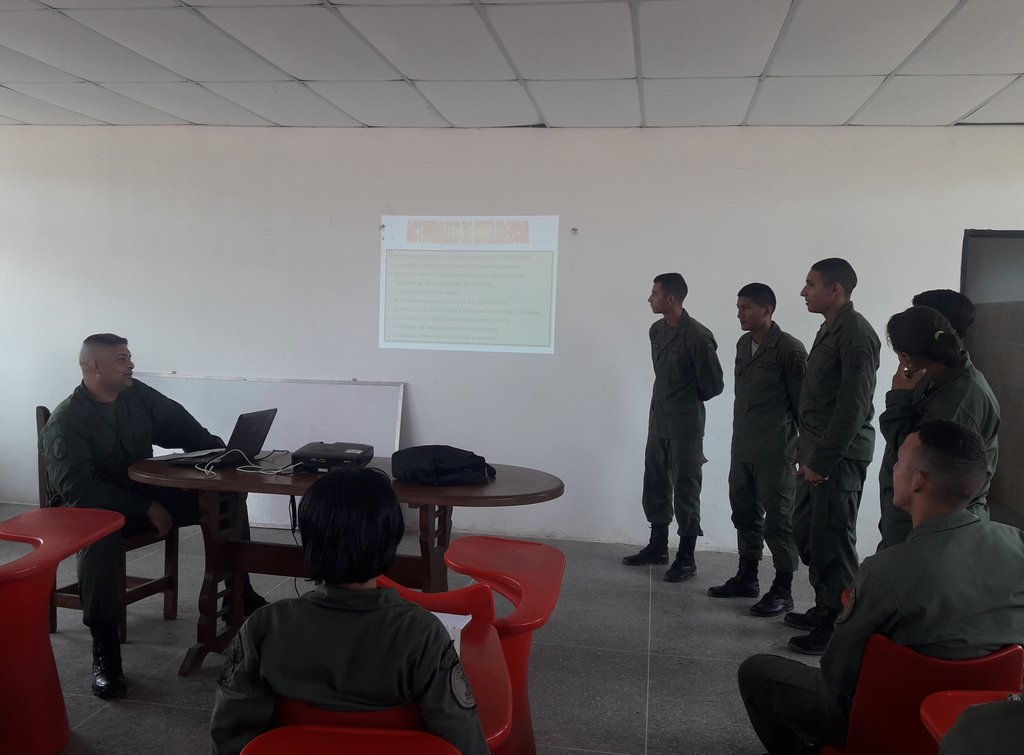 ESOPSELVA1's tweet photo. Se tiene previsto la transformación en una Unidad Educativa de Formación, Capacitación y Adiestramiento en el ámbito Fluvial y Selvatico tanto de Oficiales como Tropa Profesional, para cumplir con el legado del Comandante Supremo de luchar contra la Minería Ilegal. https://t.co/zgbINjOJUn