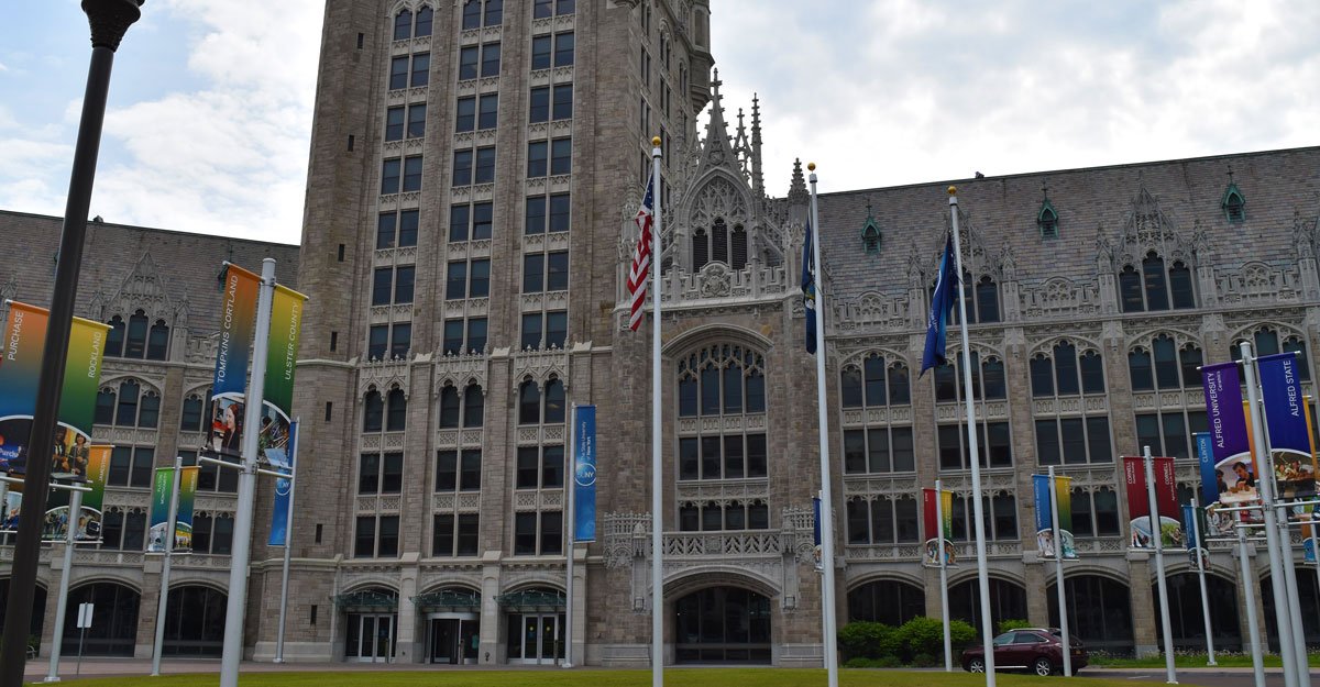 As we celebrate #LaborDay today, we want to thank the tens of thousands of faculty and staff, inside and outside of the classroom, that help bring a quality education to our students all across New York State. #SUNY