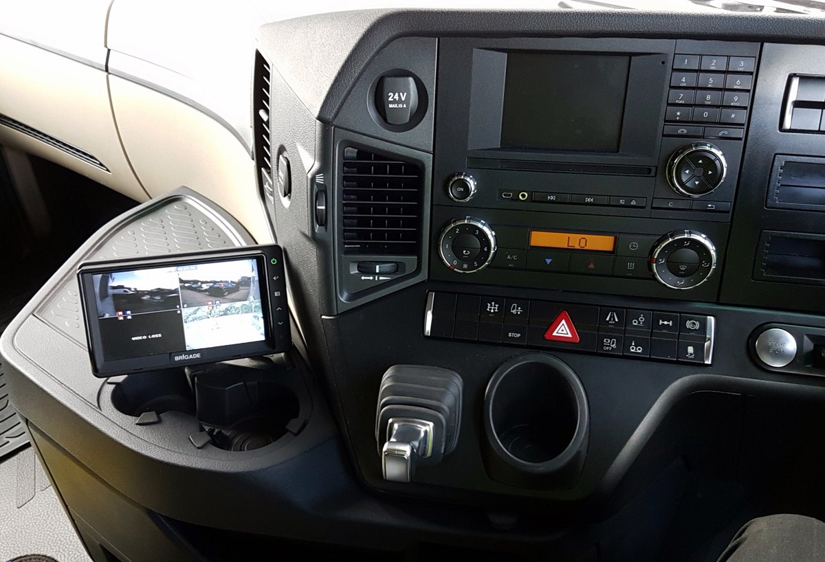 signallease's tweet photo. Mercedes Actros 2551 Gigaspace with wet kit for tipping, All to Tarmac Spec.
Ready for Immediate Hire!

Side Scan Sensors
4 way camera system
CB radio system
Overhead powerline detection 
Beacon bar &amp; grill strobes
Fridge 

£440 per week 

Contact us Info@signal.lease
02920310400 https://t.co/0KS3T1Eu9s