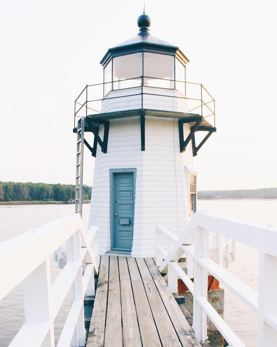 MagazineofMaine's tweet image. "I'm always in search of a new #lighthouse to explore! Stumbled upon this hidden gem at sunset." #Arrowsic #DoublingPointLight

📷 Eliza Porter

Upload your #Maine photos for the chance to be featured in an upcoming Down East post. ➡️ downeast.com/photos