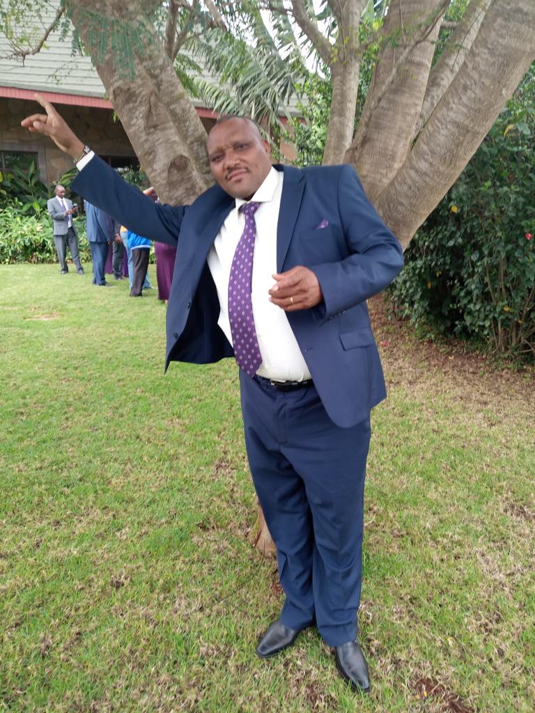 MediaEbenezer's tweet photo. Congratulations Mr Moses, it was a colourful wedding https://t.co/ooVIhyll44