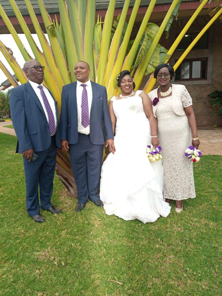 MediaEbenezer's tweet photo. Congratulations Mr Moses, it was a colourful wedding https://t.co/ooVIhyll44