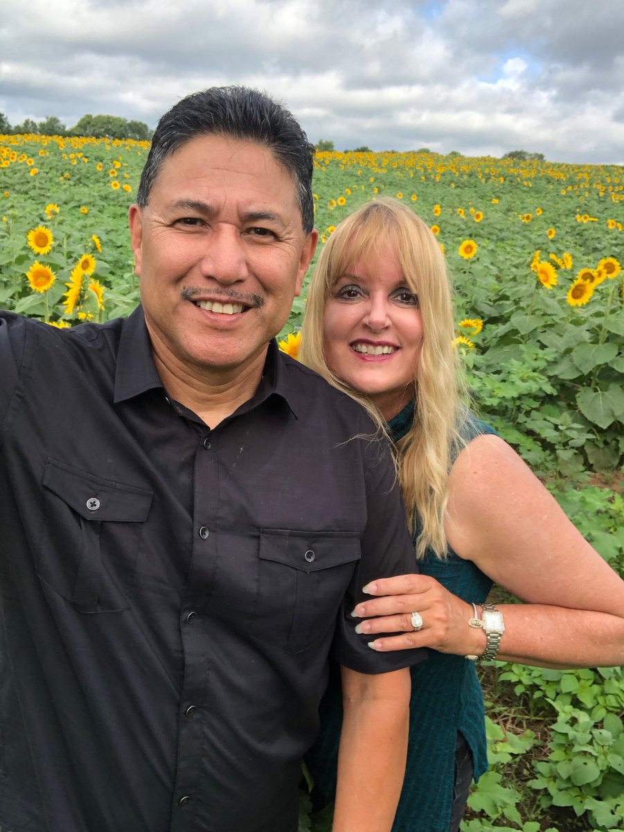 NancyHe87389437's tweet photo. #grinterfarm #sunflower #kansas #LaborDay #2018 https://t.co/yezxvQRZti