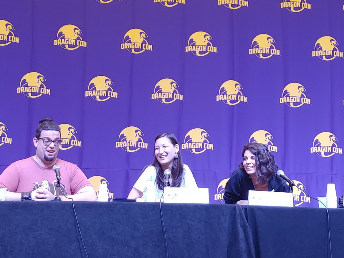 sclly21's tweet photo. This pic is great representation of a great show. @SpenceJen @LeahCairns @DCon_AltHistory @DragonCon #DragonCon2018 #dcalthistory #Travelers #netflix @TRVLRSseries @netflix #Welcometothe21st https://t.co/rIWs03SShb