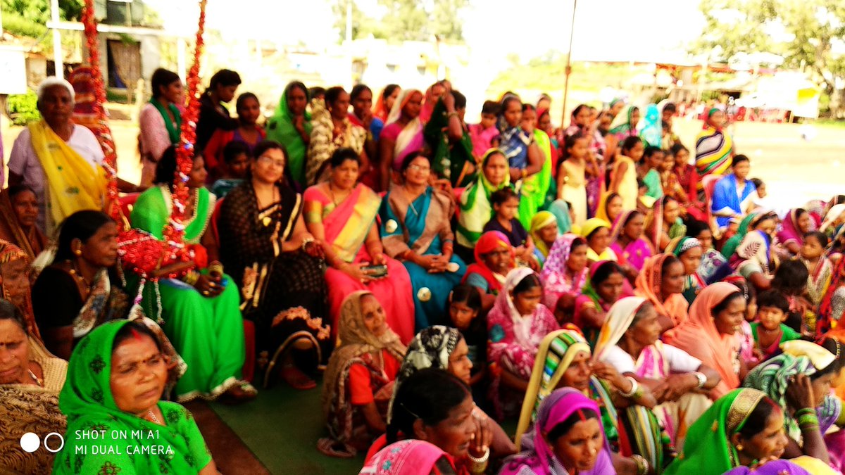 DhakNandini's tweet photo. आज गुंडरदेही विधानसभा ,मंडल अर्जुन्दा में कृष्ण जन्माष्टमी के अवसर पर महिला खेल का आयोजन किया ,जिसमे ग्रामीणों के साथ संगठन व जनप्रतिनिधि बहनो ने भी हिस्सा लिया और ग्रामीण बहनो का हौसला बढ़ाया @Narendramodi_PM @drramansingh @dharam_kaushik #Meripahal https://t.co/Jt0KXSRh79