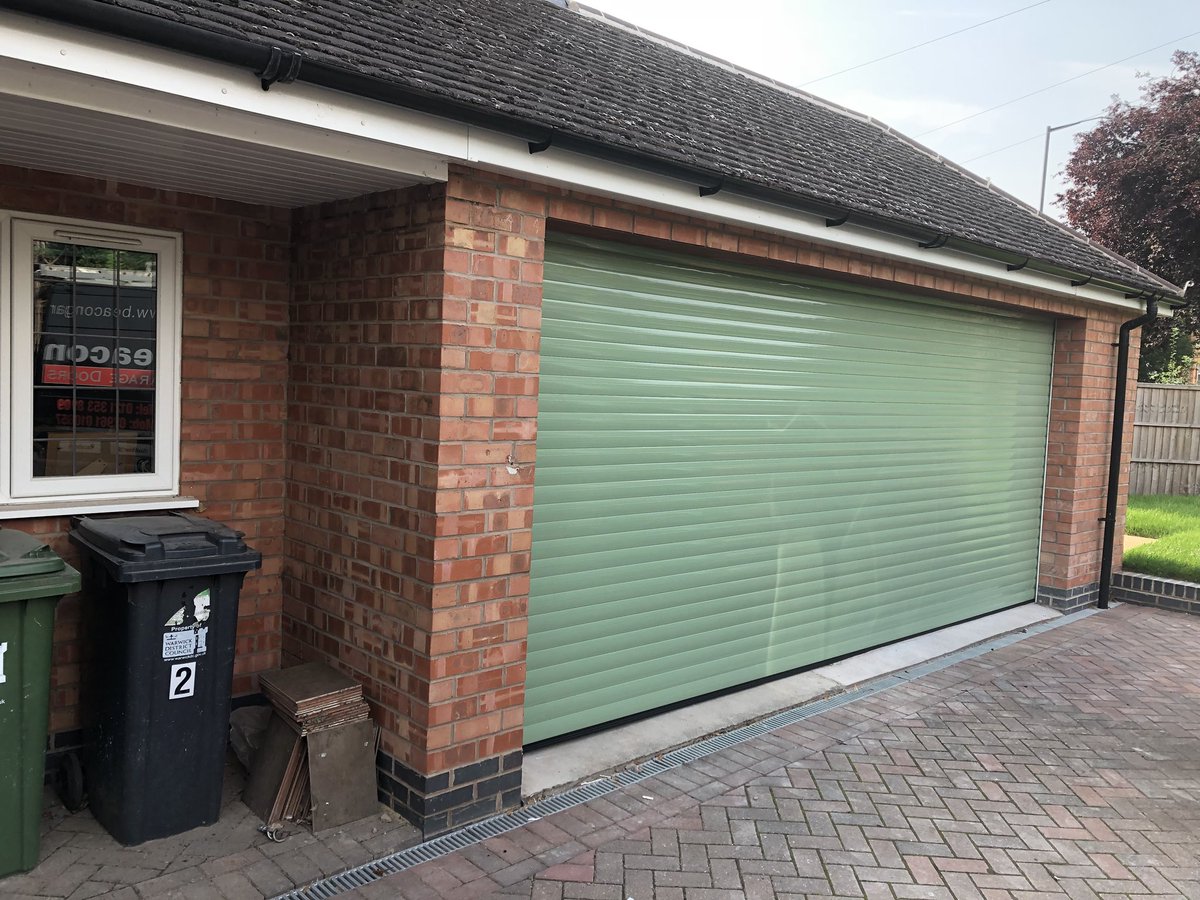 BeaconDoors's tweet photo. @AlurollUK Classic Roller In Special RAL. 5.4m x 2.5m fitted today in Leamington Spa. https://t.co/gVauWwK1ug