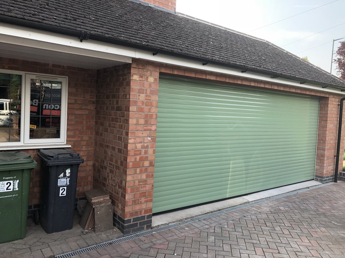 BeaconDoors's tweet photo. @AlurollUK Classic Roller In Special RAL. 5.4m x 2.5m fitted today in Leamington Spa. https://t.co/gVauWwK1ug