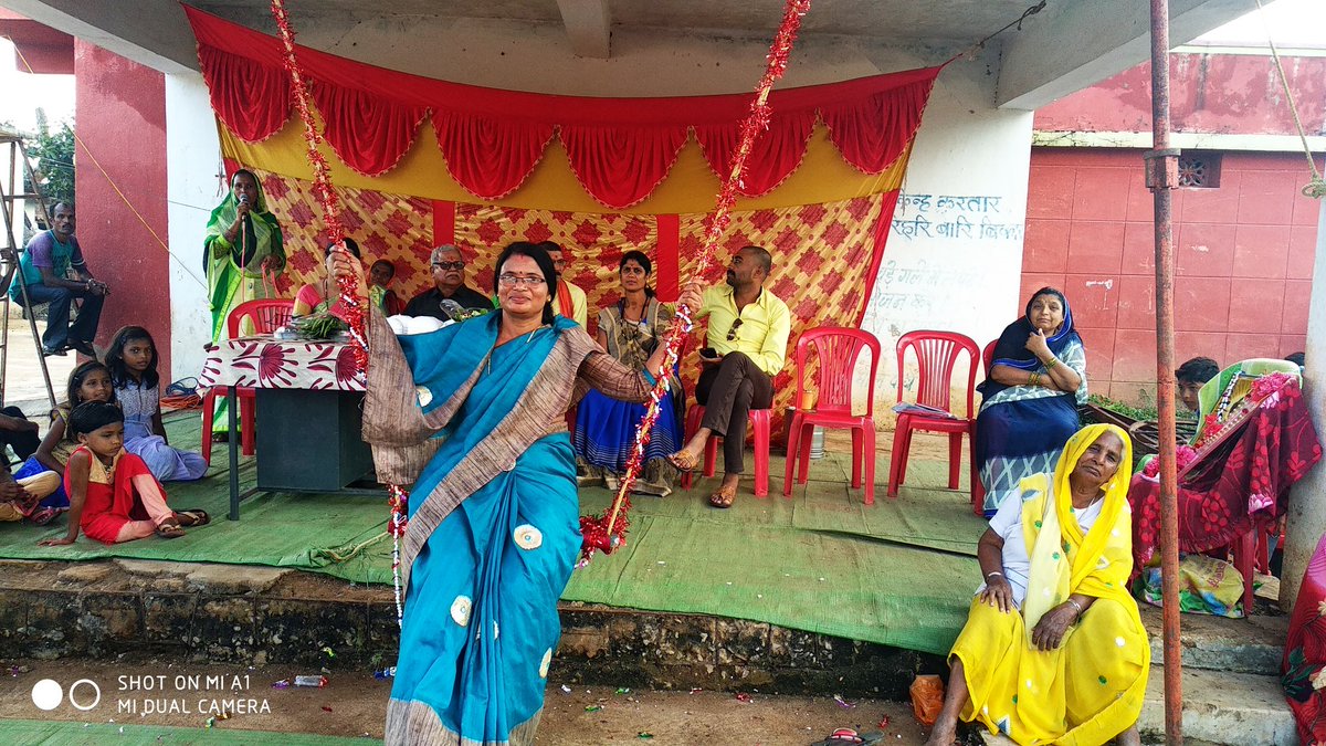 DhakNandini's tweet photo. आज गुंडरदेही विधानसभा ,मंडल अर्जुन्दा में कृष्ण जन्माष्टमी के अवसर पर महिला खेल का आयोजन किया ,जिसमे ग्रामीणों के साथ संगठन व जनप्रतिनिधि बहनो ने भी हिस्सा लिया और ग्रामीण बहनो का हौसला बढ़ाया @Narendramodi_PM @drramansingh @dharam_kaushik #Meripahal https://t.co/Jt0KXSRh79