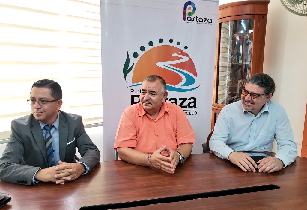 Antonio_Kubes's tweet photo. Firma de convenio entre el @GadPastaza y @SenpladesEc- 3 CENTRO, con el objeto de fortalecer las capacidades técnicas a través del desarrollo de actividades de cooperación recíproca en temas de planificación.
#SeguimosConstruyendoDesarrollo👍 https://t.co/GetoXvtlSK