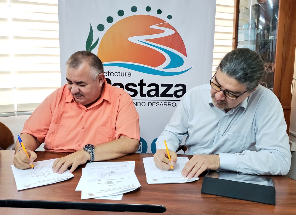 Antonio_Kubes's tweet photo. Firma de convenio entre el @GadPastaza y @SenpladesEc- 3 CENTRO, con el objeto de fortalecer las capacidades técnicas a través del desarrollo de actividades de cooperación recíproca en temas de planificación.
#SeguimosConstruyendoDesarrollo👍 https://t.co/GetoXvtlSK