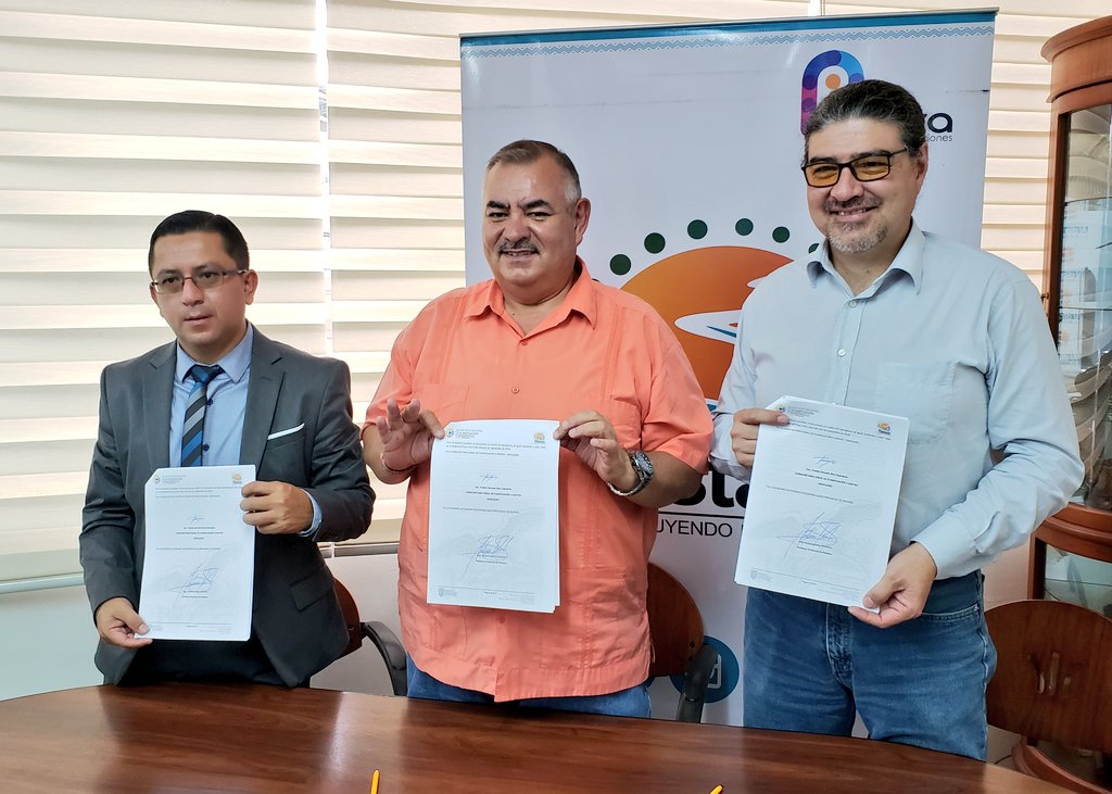 Antonio_Kubes's tweet photo. Firma de convenio entre el @GadPastaza y @SenpladesEc- 3 CENTRO, con el objeto de fortalecer las capacidades técnicas a través del desarrollo de actividades de cooperación recíproca en temas de planificación.
#SeguimosConstruyendoDesarrollo👍 https://t.co/GetoXvtlSK