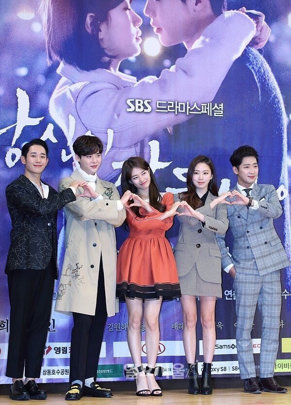 jongzyarchive's tweet photo. congrats to #WhileYouWereSleeping drama &amp; team for winning the top excellence award for hallyu dramas! truly well deserved!! https://t.co/Ghi8ZbWxKm