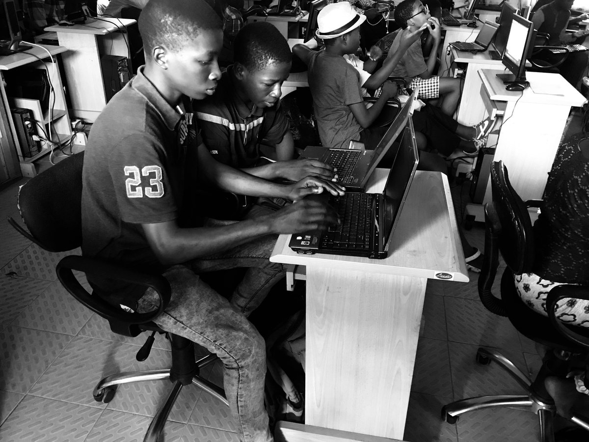 biodunch's tweet photo. We are halfway through already! 😱
It's the Day 5 ☺
@Toyurc introduced the kids to sectioning their web pages using #div with #css into - Header, Main & Footer.
@oluco_de brought the new kids upto date on what we have done so far.
#KnowITBootCamp https://t.co/7lTHrAJXxm
