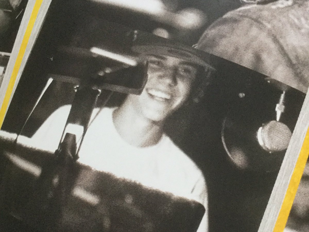 imlovinbiebeer's tweet photo. a smile that lights up the whole world ✨ https://t.co/aPrtFnblCD